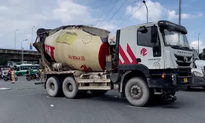 Hai nữ sinh tử vong dưới bánh xe bồn ở vòng xoay cửa ngõ TP HCM