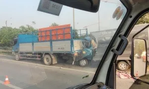 Đâm vào xe tải đỗ làn khẩn cấp, tài xế tử vong