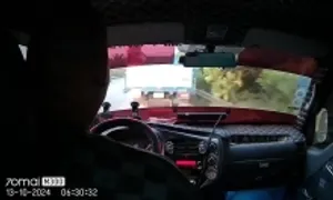 Khoảnh khắc ôtô lao vào xe tải dừng làn khẩn cấp khiến tài xế tử vong